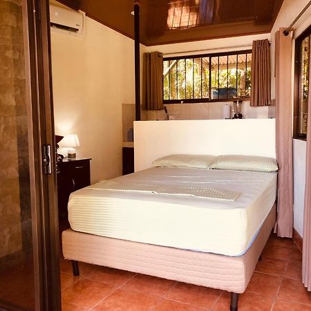 Casa Encantada Offers You Two-Bedroom House, 1 Tiny Apartment & 3 Double Rooms Manuel Antonio Buitenkant foto