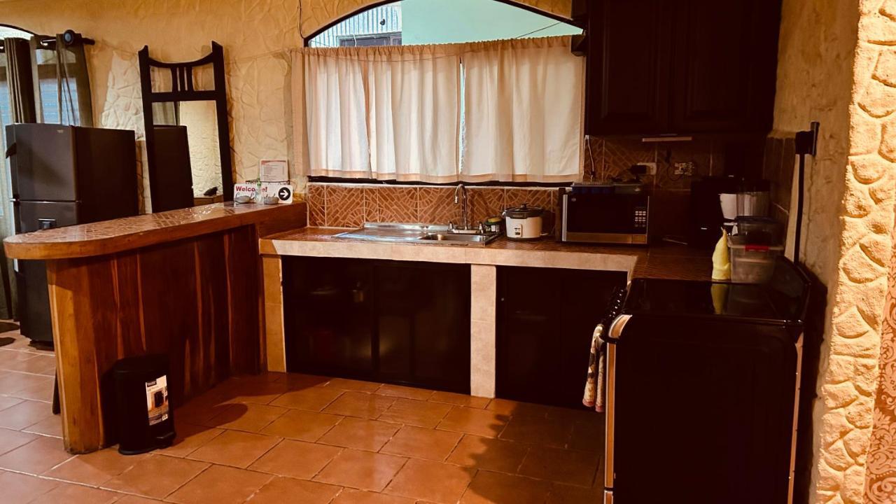 Casa Encantada Offers You Two-Bedroom House, 1 Tiny Apartment & 3 Double Rooms Manuel Antonio Buitenkant foto