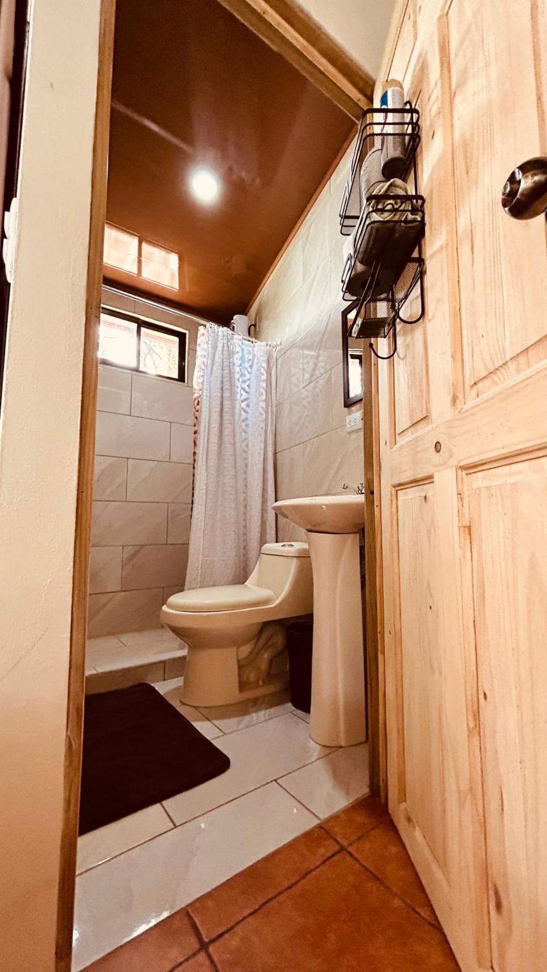 Casa Encantada Offers You Two-Bedroom House, 1 Tiny Apartment & 3 Double Rooms Manuel Antonio Buitenkant foto