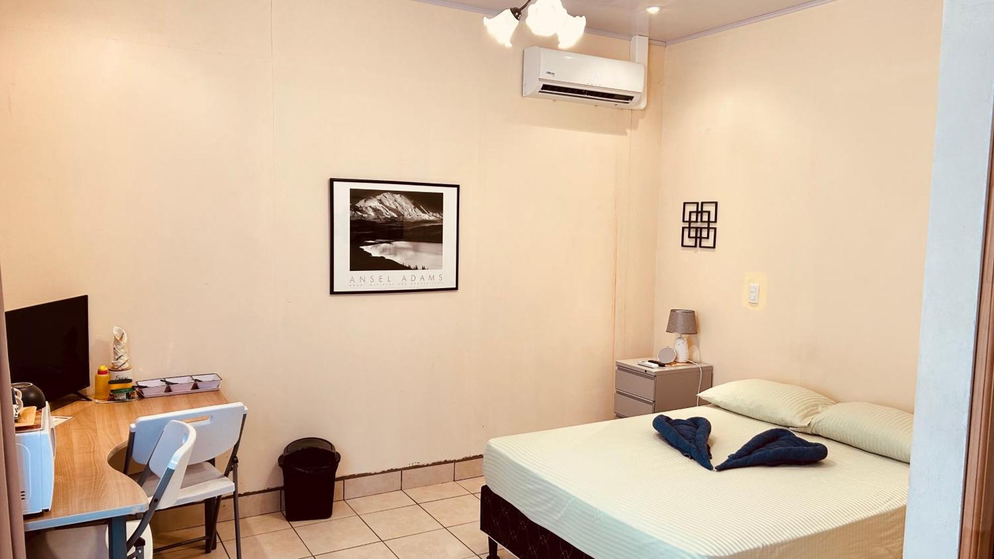 Casa Encantada Offers You Two-Bedroom House, 1 Tiny Apartment & 3 Double Rooms Manuel Antonio Buitenkant foto