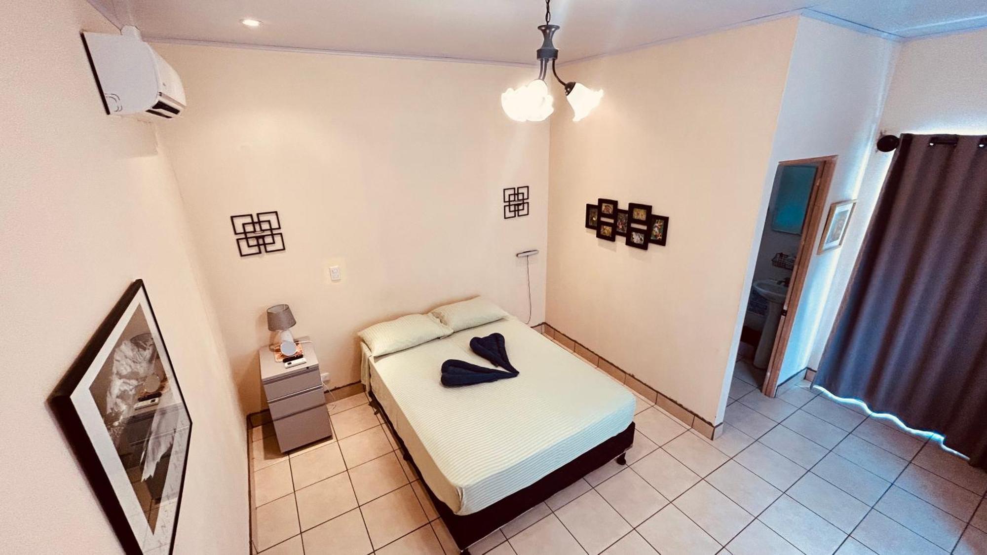 Casa Encantada Offers You Two-Bedroom House, 1 Tiny Apartment & 3 Double Rooms Manuel Antonio Buitenkant foto