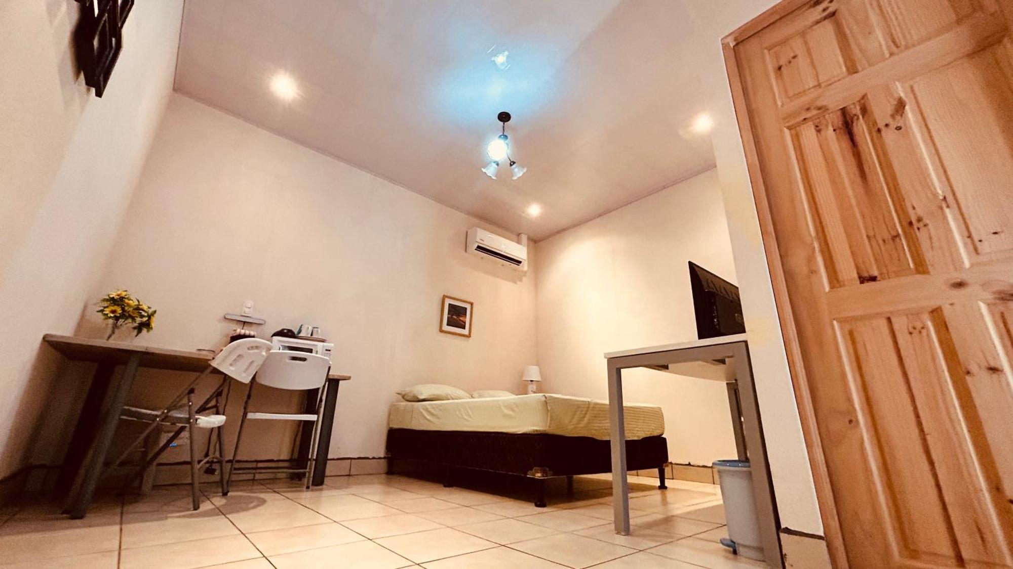 Casa Encantada Offers You Two-Bedroom House, 1 Tiny Apartment & 3 Double Rooms Manuel Antonio Buitenkant foto