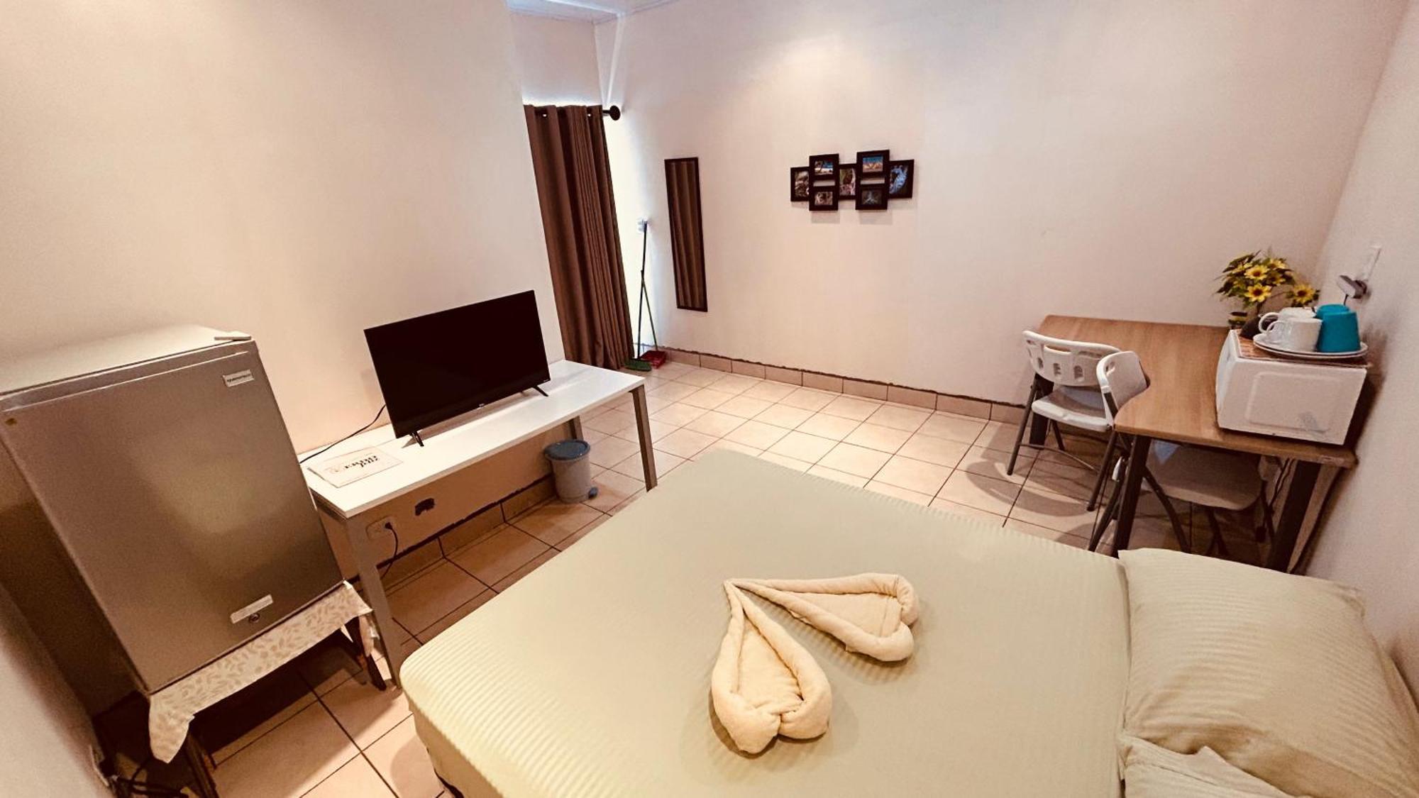 Casa Encantada Offers You Two-Bedroom House, 1 Tiny Apartment & 3 Double Rooms Manuel Antonio Buitenkant foto