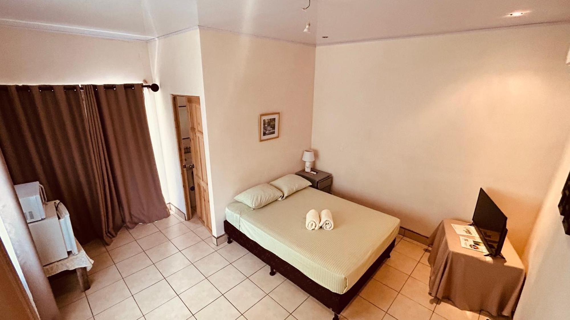 Casa Encantada Offers You Two-Bedroom House, 1 Tiny Apartment & 3 Double Rooms Manuel Antonio Buitenkant foto