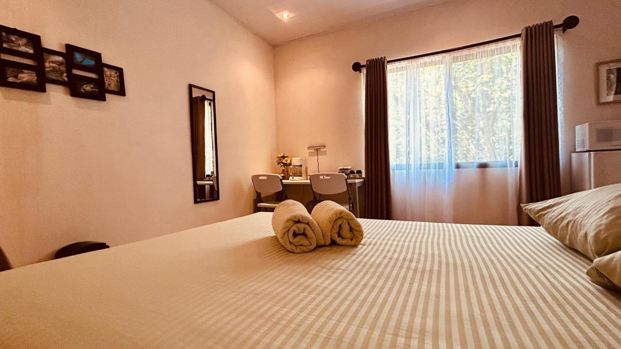 Casa Encantada Offers You Two-Bedroom House, 1 Tiny Apartment & 3 Double Rooms Manuel Antonio Buitenkant foto